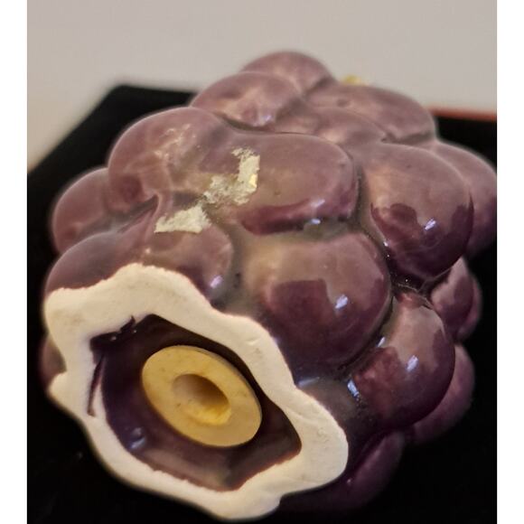 Grape Salt and Pepper Shakers made in Japan - Picture 5 of 6